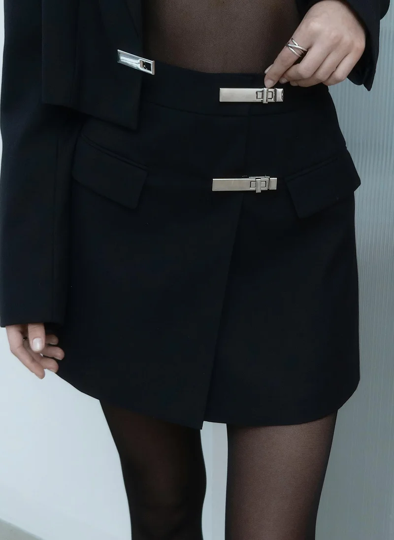 Lichi Mini wrap skirt with turn lock clasp